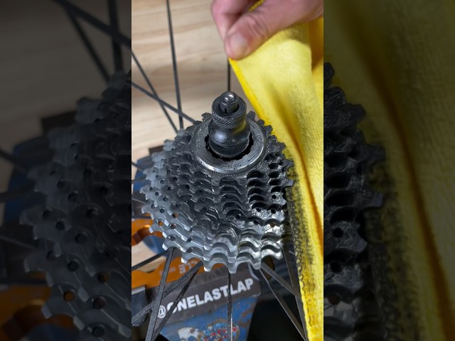 Simple technique to clean dirty bike gears