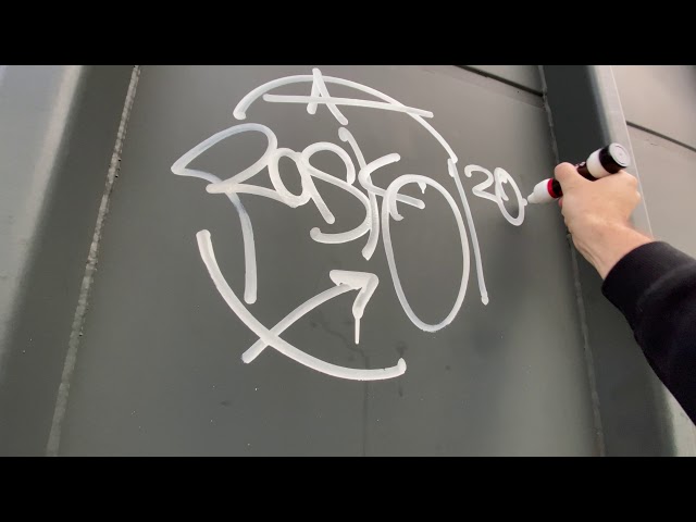 Squeezer Tag Attack [Rasko graffiti] -  Molotow Dripsticks