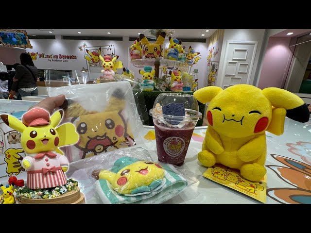 Eating Pikachu Waffle at Pikachu Sweets (Pokemon Cafe)  in Tokyo Ikebukuro #池袋 #東京