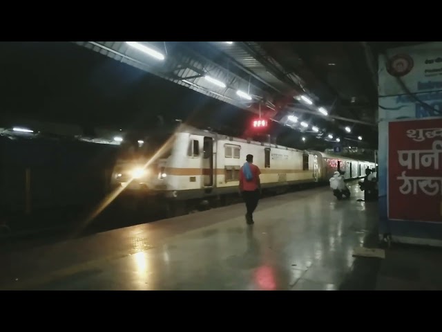 12101 Ltt - Shalimar Jnaneshwari Express arrives at Tata delayed by 1 hr