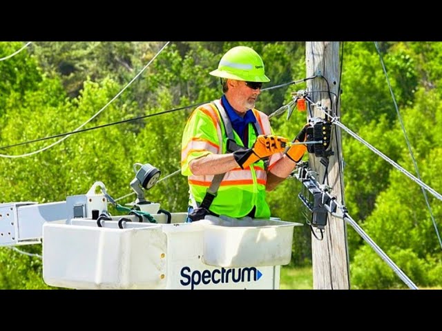 How Much Money Do Spectrum Cable Technicians Make?