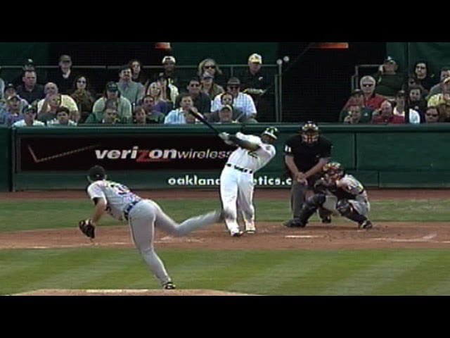 2006 ALCS Gm2: Milton Bradley homers from both sides