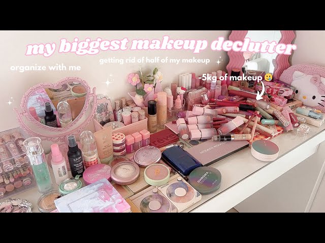huge makeup declutter💗|| organize with me and downsize my collection 🗑️