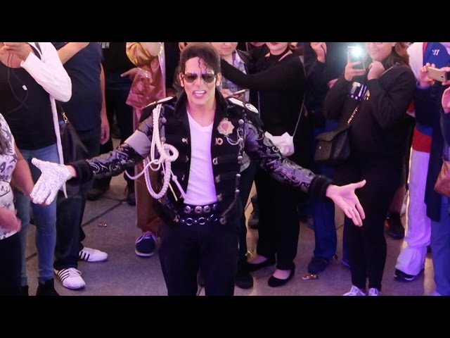 MICHAEL JACKSON CRASHES OUR HALLOWEEN PARTY!!!!
