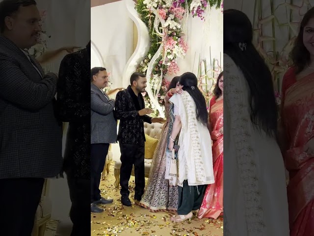 Neetu Mam in Alakh Sir wedding 😍 #physicswallah #neetusingh #alakhpandey
