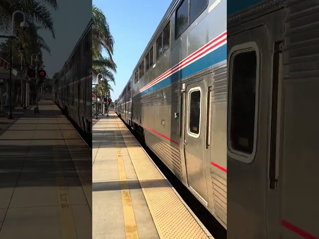 Surfliner going full speed with crazy horn show🚄🛤️📢