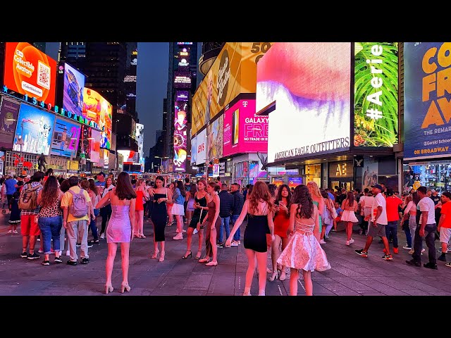 NYC LIVE Times Square, Bryant Park & Midtown Manhattan on Sunday (July 10, 2022)