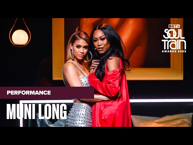 DC Young Fly & Paige Hurd Pull A "Plot Twist" During Muni Long Performance! | Soul Train Awards '22