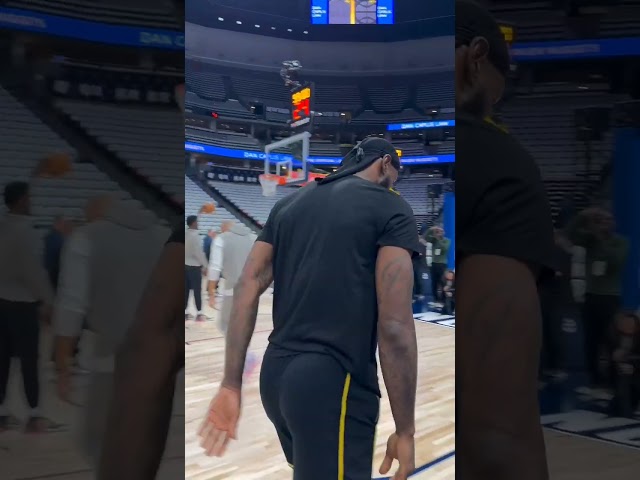 LeBron warms up before Game 1 vs Nuggets