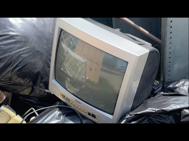 13 inch crt tv garbage find with component video