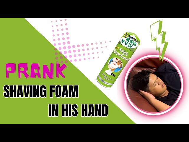 [Prank] I put shaving foam on my brother's hand and got a funny reaction😂😂😂