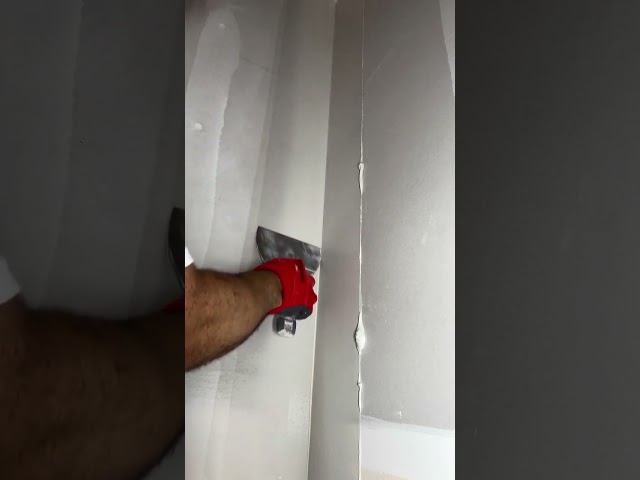 ￼ How to apply joint compound on the inside corner #tips #tutorial #construction #drywall #work  ￼
