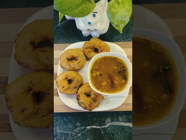 viral mendu vada recipe 😋#viral#viralrecipe#trending#trendingshorts#recipe##@lets cook with sumi 24