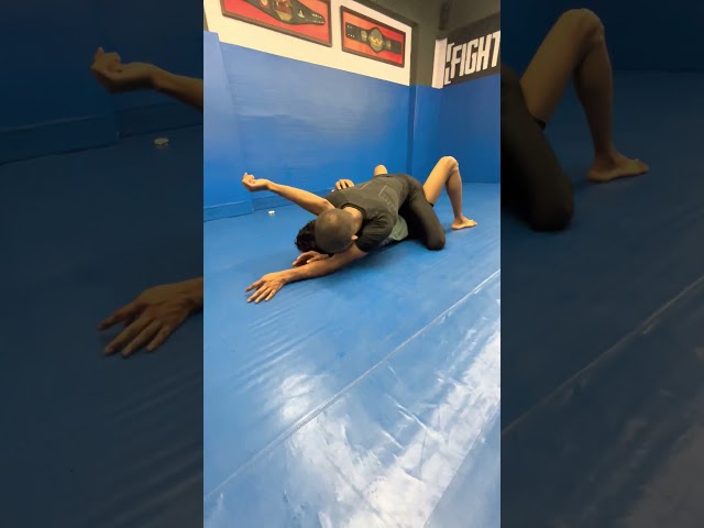 How to do arm triangle from full mount #armtriangle #fighter @ultimatefitness_MMA  #mma