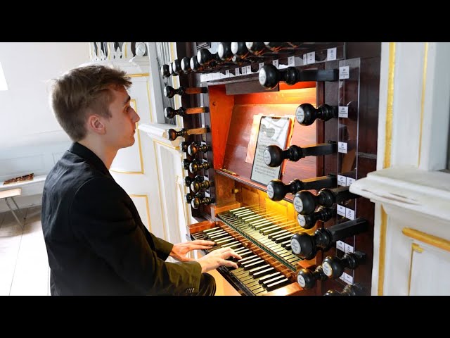 'Prelude in G Minor' on one of the rarest Pipe Organs in the World - J. S. Bach by Paul Fey