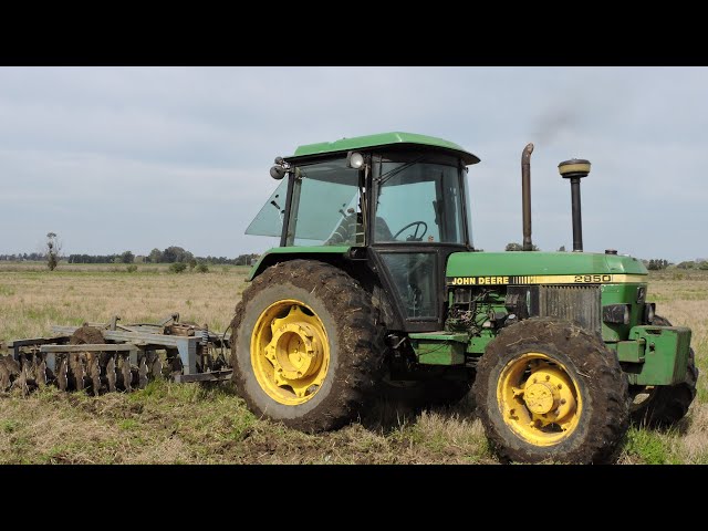 John Deere 2850 Pure SOUND with an eccentric tuner in action