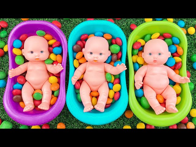 Satisfying Relaxing Candy | Mixing Candy in Bathtub with Magic 3 Dolls lollipops, M&M's & gem