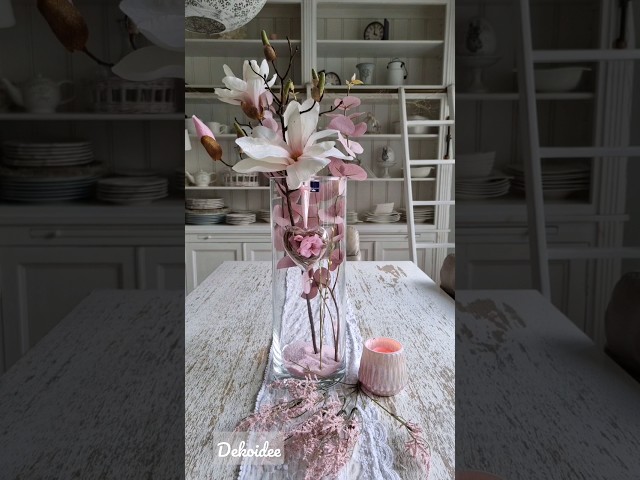 Magnolien Zweig dekoriert im Windlicht - Frühlingshafte Dekoration - Dekoidee - Tischdekoidee