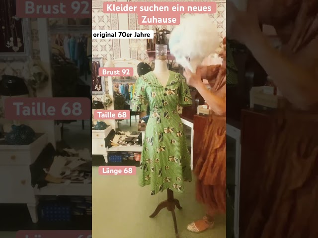 Vintage-Salon Fräulein Anders präsentiert ihre schönsten Kleider! #shorts Nr. 438