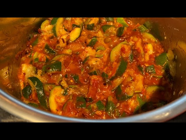 Instant Pot Spicy Garlic Zucchini Recipe - How To Cook Zucchini In The Instant Pot EASY HEALTHY YUM!