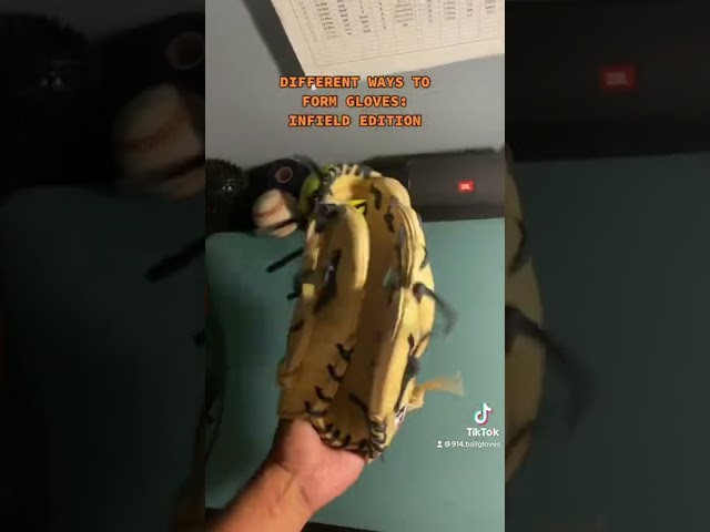 Different infield glove forms for different play-styles!
