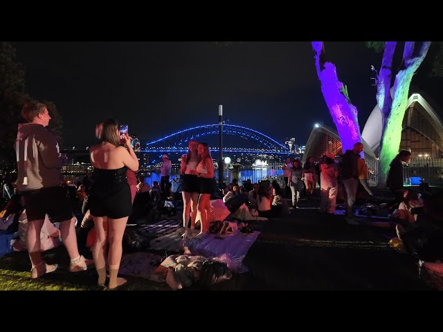 (4K) DJI Osmo Pocket 3 Walk | The Sleepover Club. NYE 2023-2024 @ Bennelong Lawn, Sydney, Australia.