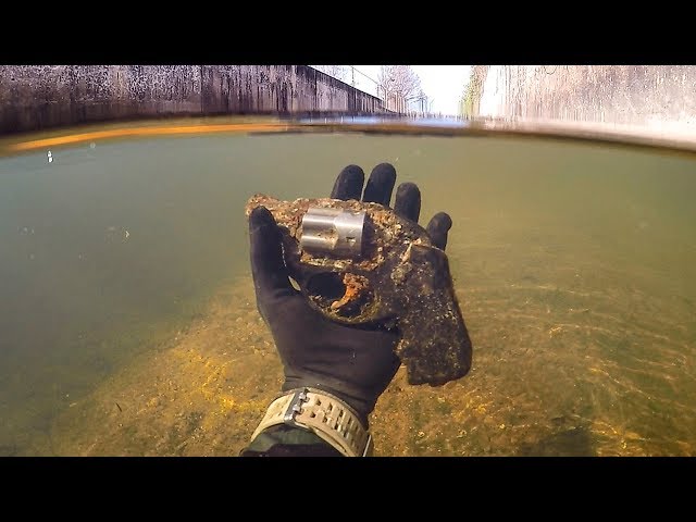 Found Possible Murder Weapon Underwater in a Shallow Urban Canal! (Police Called)