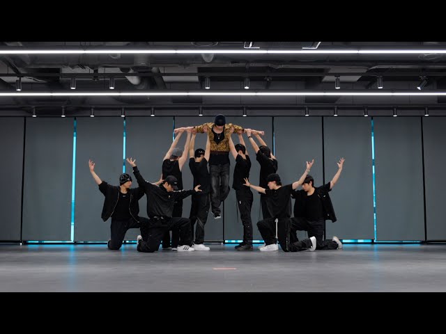 LUCAS 루카스 'Renegade' Dance Practice