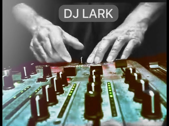 DJ LARK met MAD MAX @ Underworld_FFM - Techno Classis