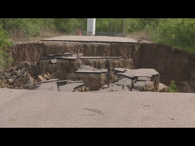 Large sinkhole opens up near Highway 291 in Independence