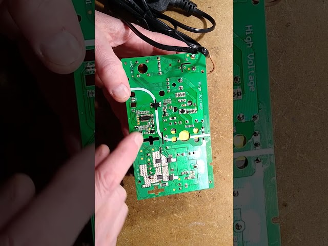 Inside an Aldi/Ferrex 20/40V charger