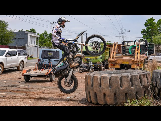 Graham Jarvis & Mario Roman | Dirt Bike Show on Streets of Indonesia