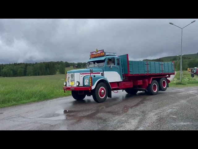 Fjällsvängen 2023 med vintage lastbilar i Härjedalen
