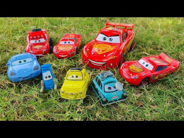 Looking for Disney Pixar Cars On the Rocky Road : Lightning Mcqueen, Holley Shiftwell, Guido, Sally