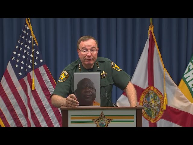 Florida sheriff's office volunteer accused of selling drugs out of patrol car