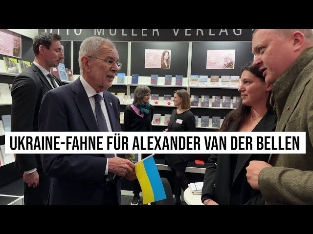 27.04.2023 #Ukraine-Fahne für Alexander Van der Bellen, Bundespräsident Österreich Buchmesse Leipzig