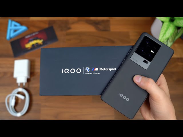 iQOO 11 Unboxing - Snapdragon 8 Gen 2 is here!