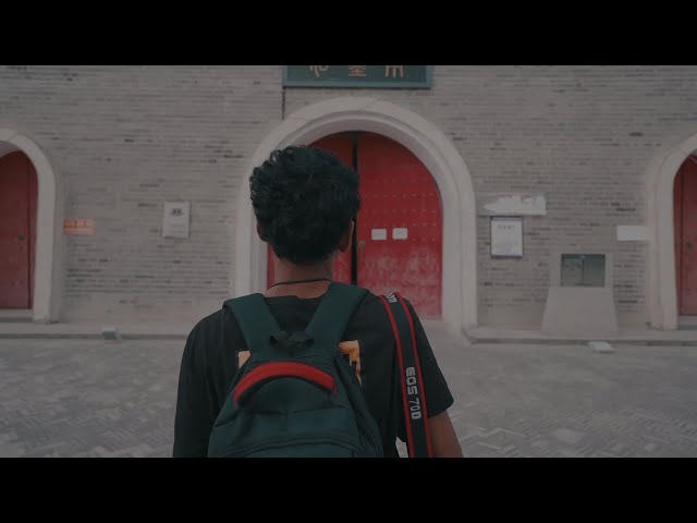 Young man in Xinjiang, China fulfills photography dreams