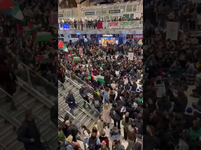 Massive Liverpool Street Sit-in Calling For Gaza Ceasefire