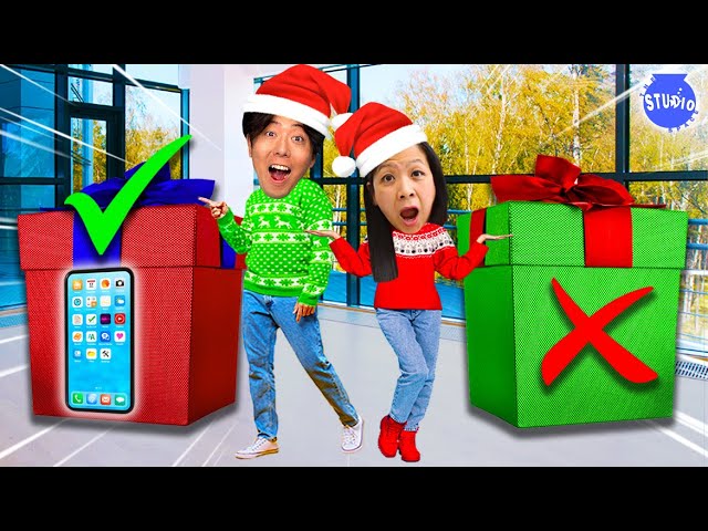 DON’T Choose the WRONG Present! PRANK or PRESENT Christmas Challenge!