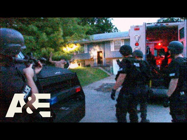 Kansas City SWAT: Shocking End to Hours-Long Standoff with Barricade Suspects | A&E