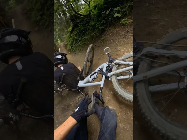 This is why you NEVER ride Carbon Mountain Bikes 😳