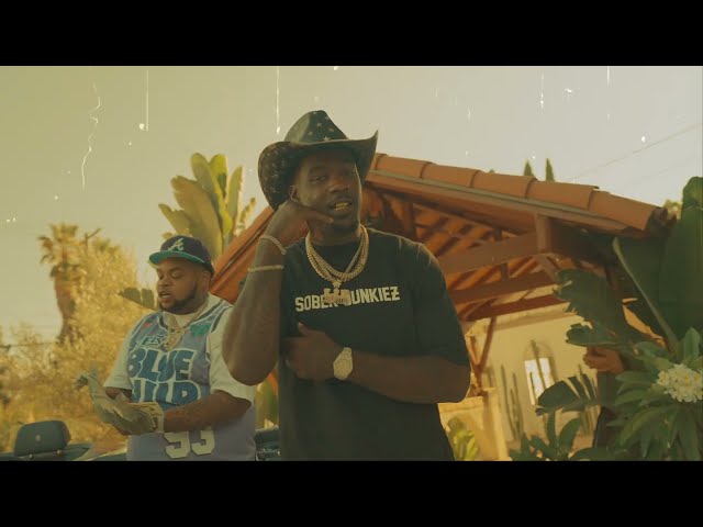 Nickoe ft. Big Yavo - Dinero (Official Video)