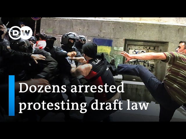 Pro-EU protesters clash with riot police in Tbilisi | DW News