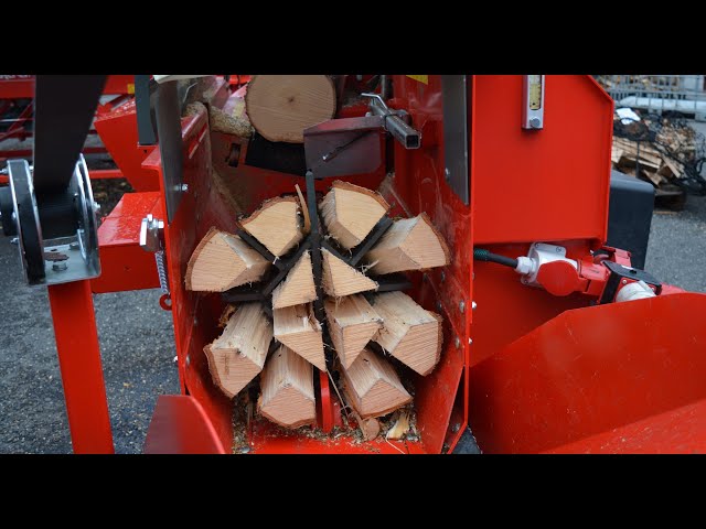 The Hakki Pilke 38 Pro close-up sawing with 12-way splitting blade