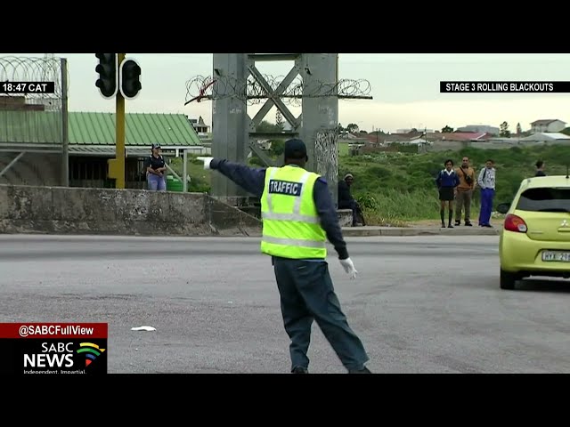 Dancing traffic cop delights motorists