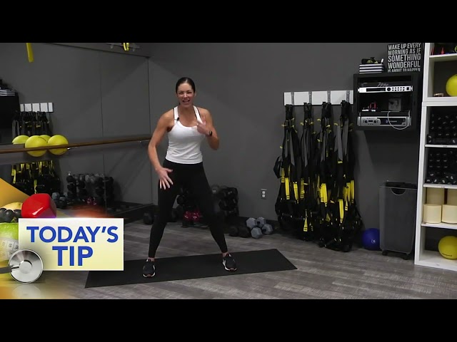 Fitness tip: Squat with knee rotation