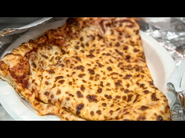 This Is Why Costco's Pizza Is So Delicious