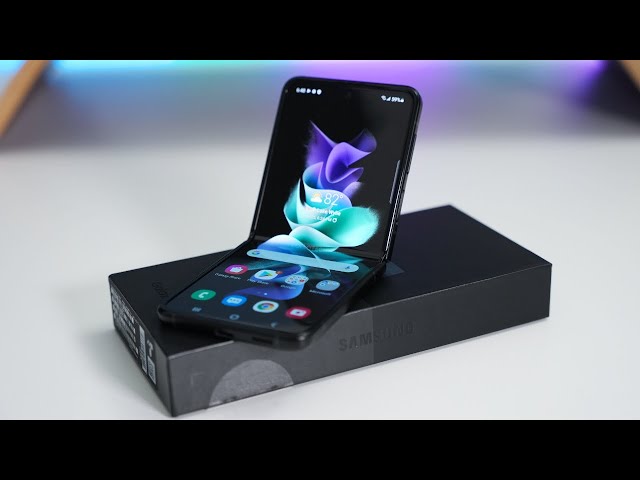 Samsung Z Flip 3 - Unboxing, Setup and Review (4K 60)