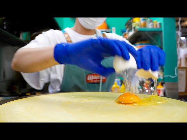 Cute crepe shop in Japan! A customer buys repeatedly 60 times